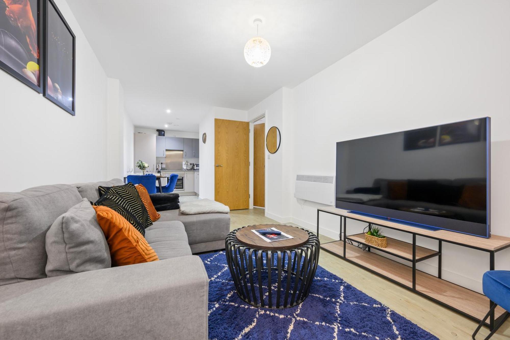 Stylish & Spacious Salford Quays One Bedroom High Floor Apartment With Balcony Manchester Exterior photo