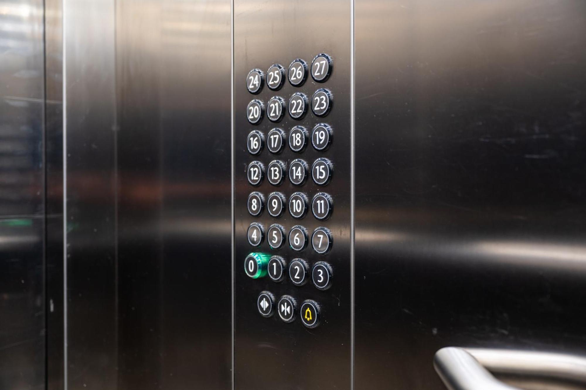 Stylish & Spacious Salford Quays One Bedroom High Floor Apartment With Balcony Manchester Exterior photo