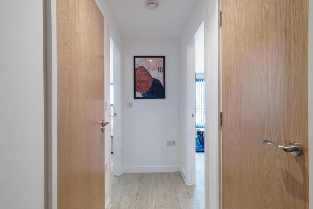 Stylish & Spacious Salford Quays One Bedroom High Floor Apartment With Balcony Manchester Exterior photo